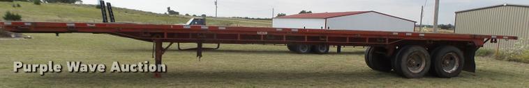 image for item DA4522 1977 Lufkin flatbed trailer