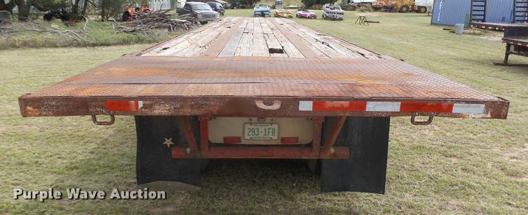 image for item DA4522 1977 Lufkin flatbed trailer