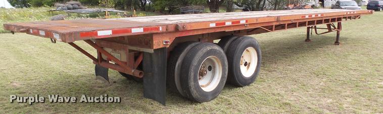 image for item DA4522 1977 Lufkin flatbed trailer