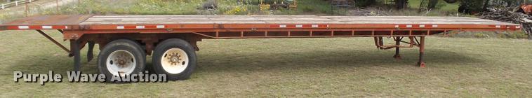 image for item DA4522 1977 Lufkin flatbed trailer