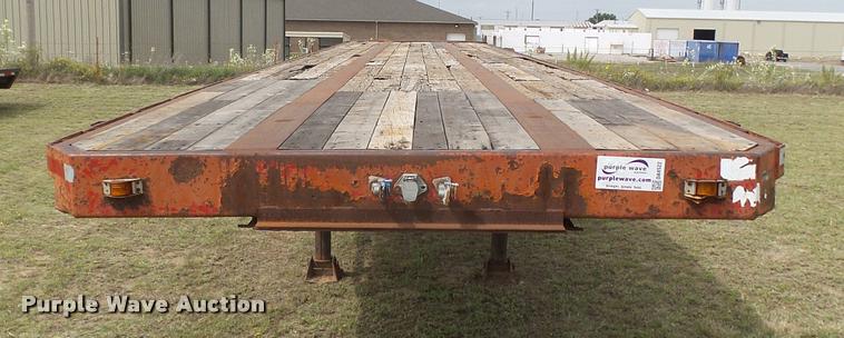 image for item DA4522 1977 Lufkin flatbed trailer