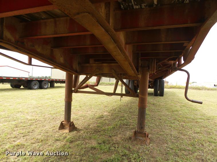 image for item DA4522 1977 Lufkin flatbed trailer