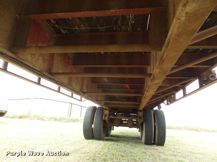 image for item DA4522 1977 Lufkin flatbed trailer