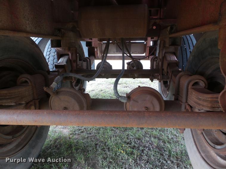 image for item DA4522 1977 Lufkin flatbed trailer