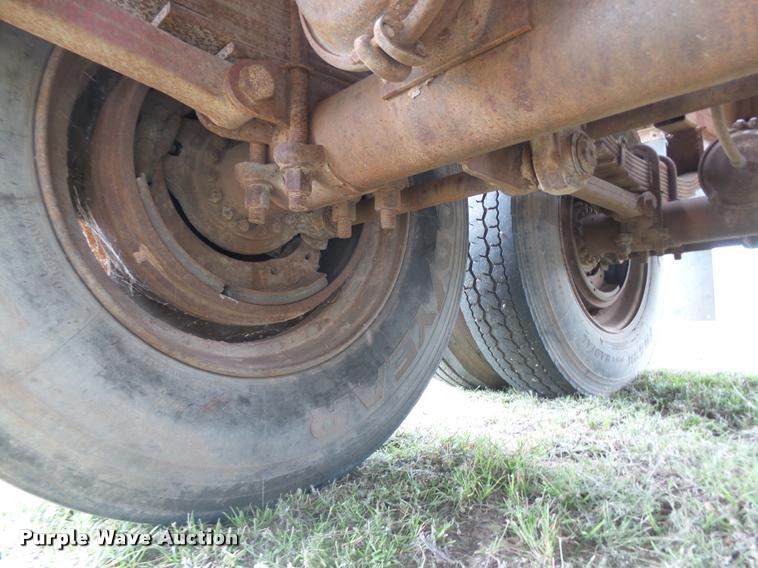 image for item DA4522 1977 Lufkin flatbed trailer