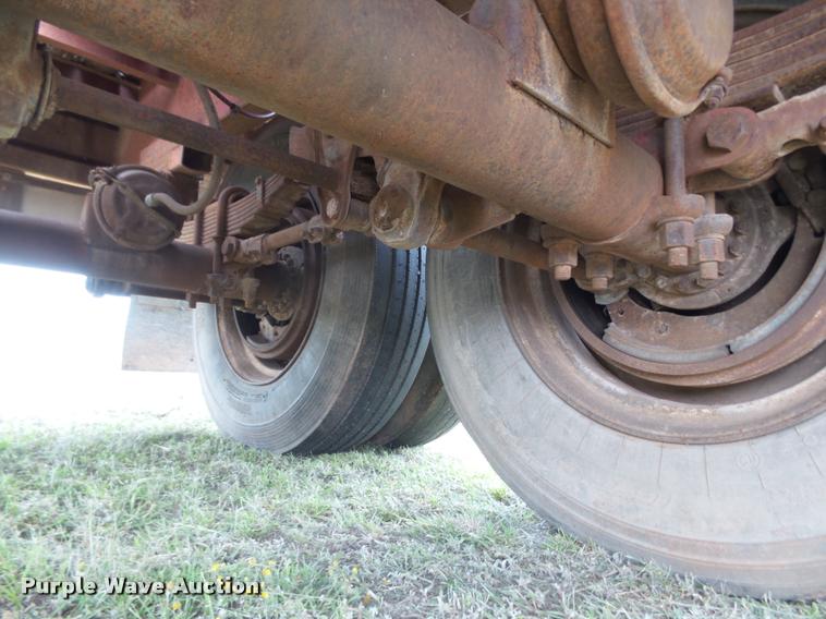 image for item DA4522 1977 Lufkin flatbed trailer