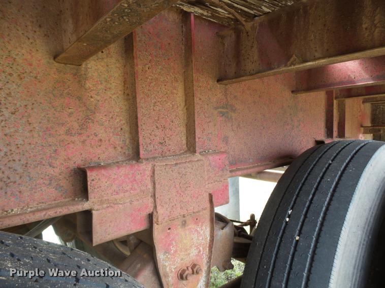 image for item DA4522 1977 Lufkin flatbed trailer