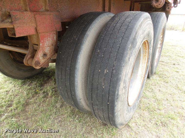 image for item DA4522 1977 Lufkin flatbed trailer