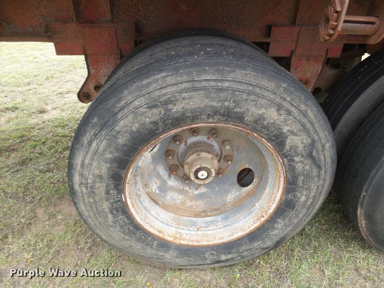 image for item DA4522 1977 Lufkin flatbed trailer