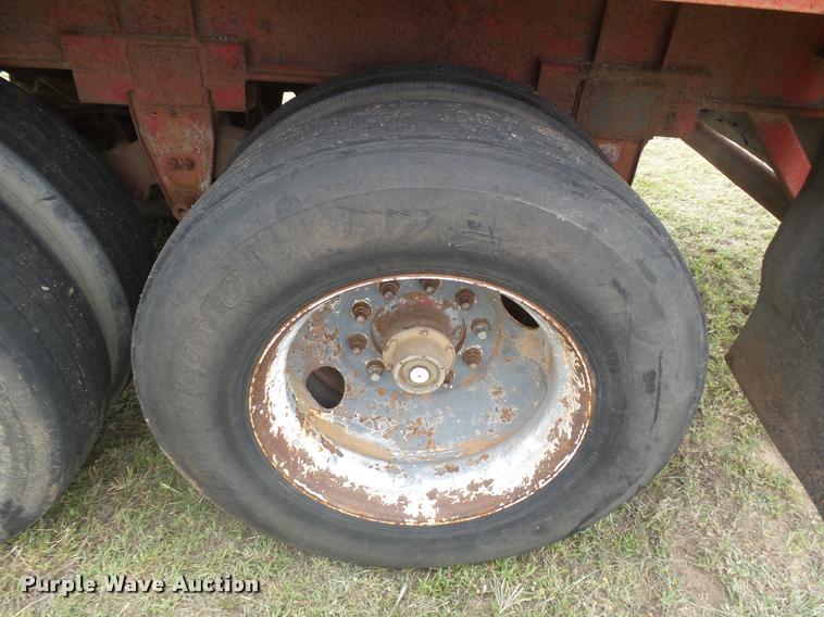 image for item DA4522 1977 Lufkin flatbed trailer