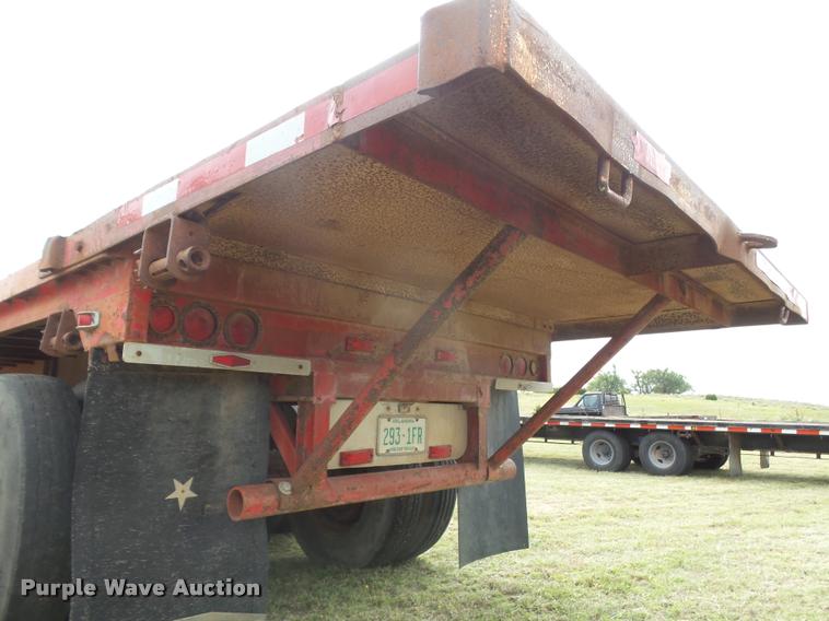 image for item DA4522 1977 Lufkin flatbed trailer