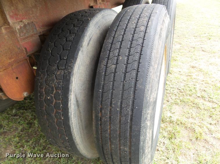 image for item DA4522 1977 Lufkin flatbed trailer