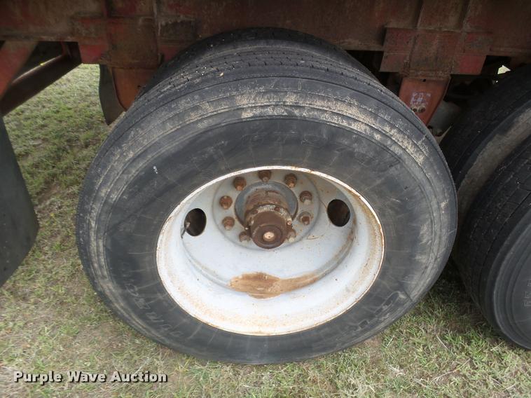 image for item DA4522 1977 Lufkin flatbed trailer