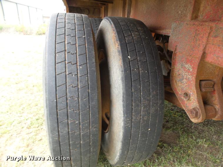 image for item DA4522 1977 Lufkin flatbed trailer