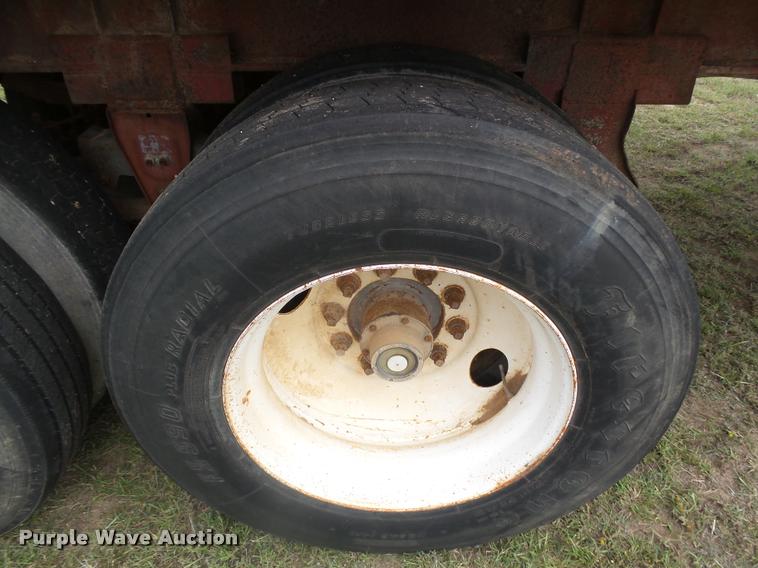 image for item DA4522 1977 Lufkin flatbed trailer