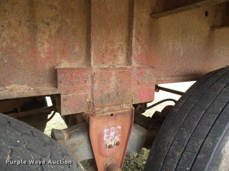 image for item DA4522 1977 Lufkin flatbed trailer