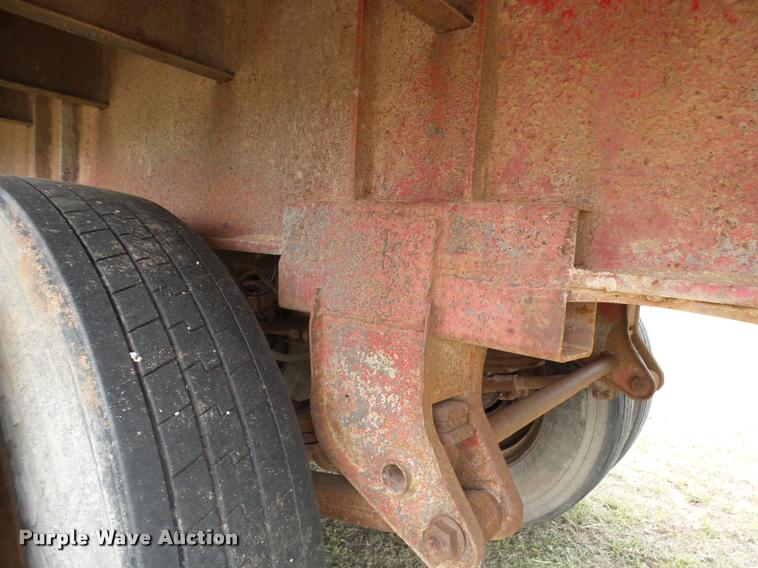 image for item DA4522 1977 Lufkin flatbed trailer