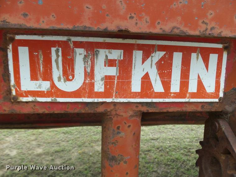 image for item DA4522 1977 Lufkin flatbed trailer