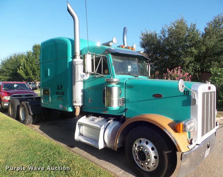 image for item DB3520 2004 Peterbilt 378 semi truck