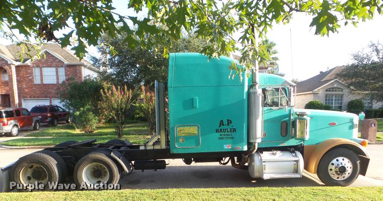 image for item DB3520 2004 Peterbilt 378 semi truck
