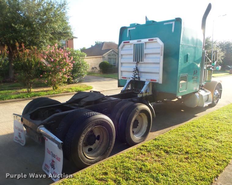 image for item DB3520 2004 Peterbilt 378 semi truck