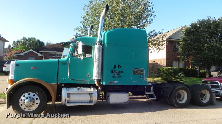 image for item DB3520 2004 Peterbilt 378 semi truck