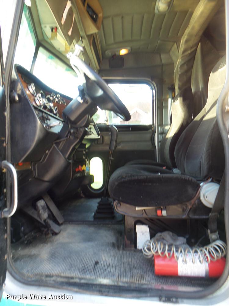 image for item DB3520 2004 Peterbilt 378 semi truck