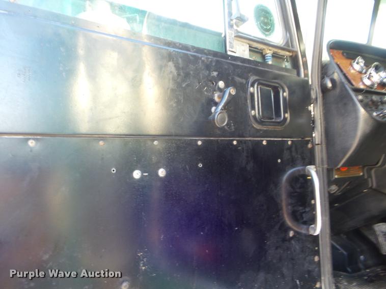 image for item DB3520 2004 Peterbilt 378 semi truck