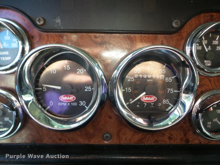 image for item DB3520 2004 Peterbilt 378 semi truck