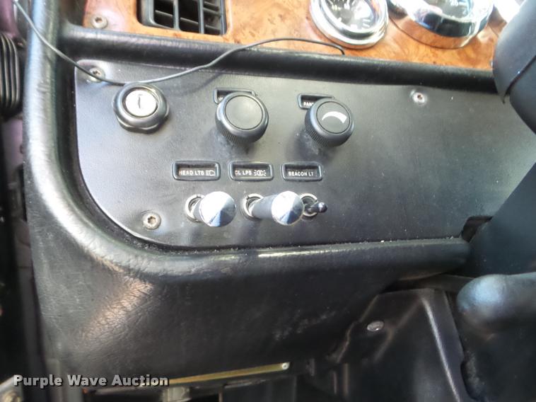 image for item DB3520 2004 Peterbilt 378 semi truck