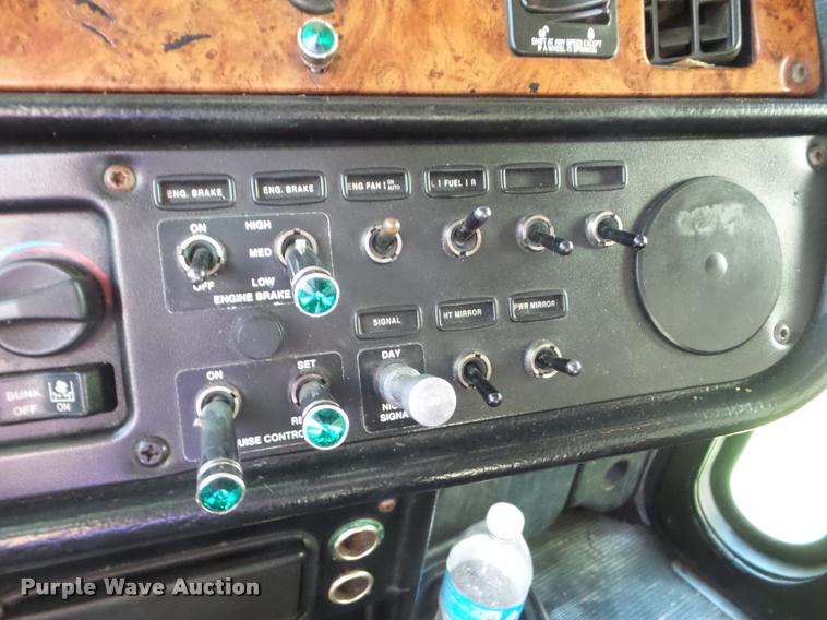 image for item DB3520 2004 Peterbilt 378 semi truck