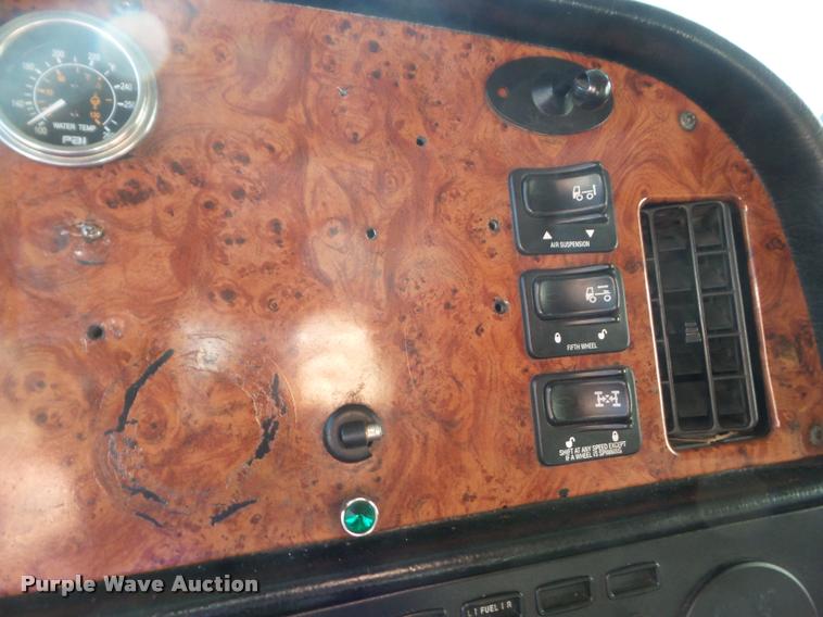 image for item DB3520 2004 Peterbilt 378 semi truck