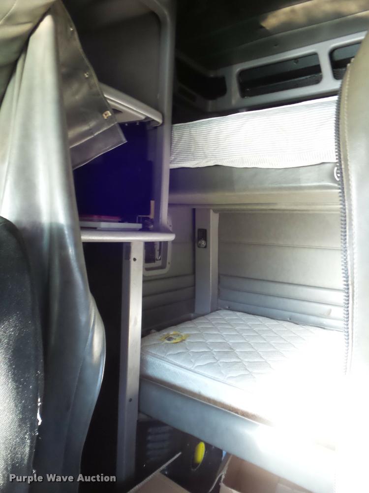 image for item DB3520 2004 Peterbilt 378 semi truck