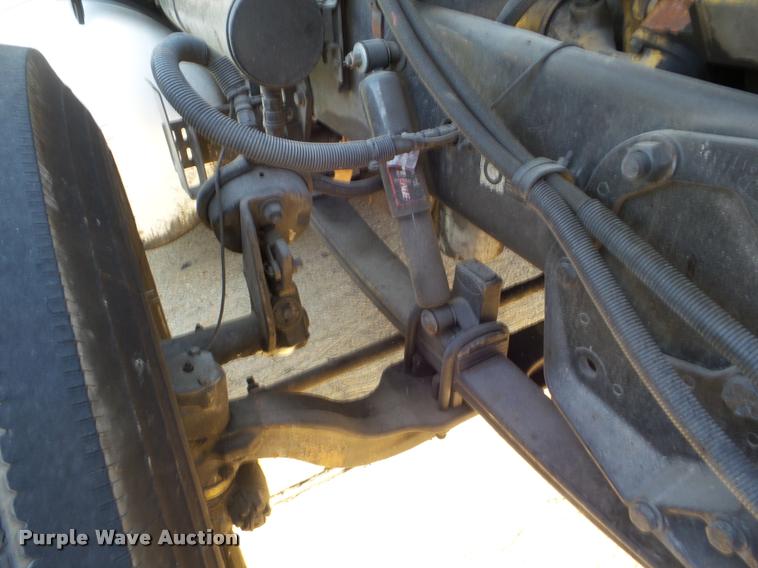 image for item DB3520 2004 Peterbilt 378 semi truck