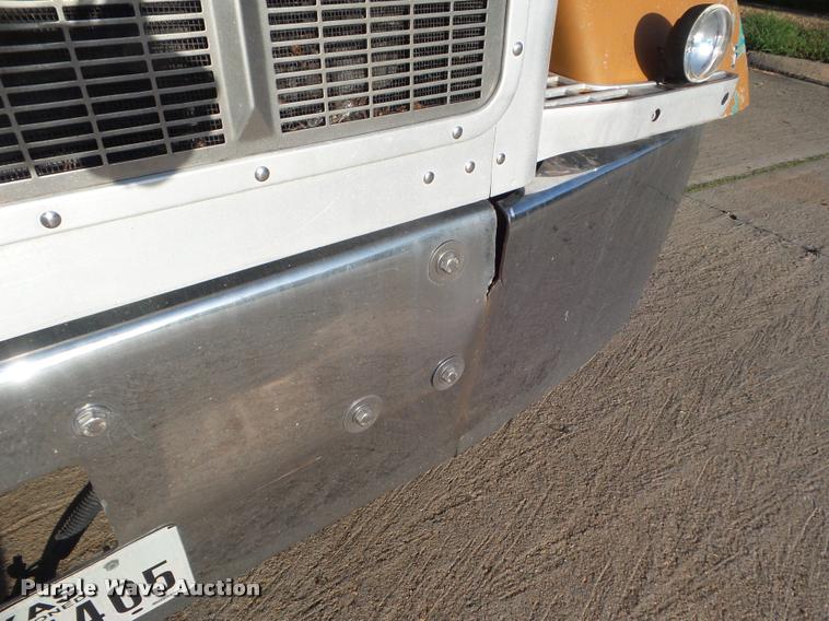 image for item DB3520 2004 Peterbilt 378 semi truck