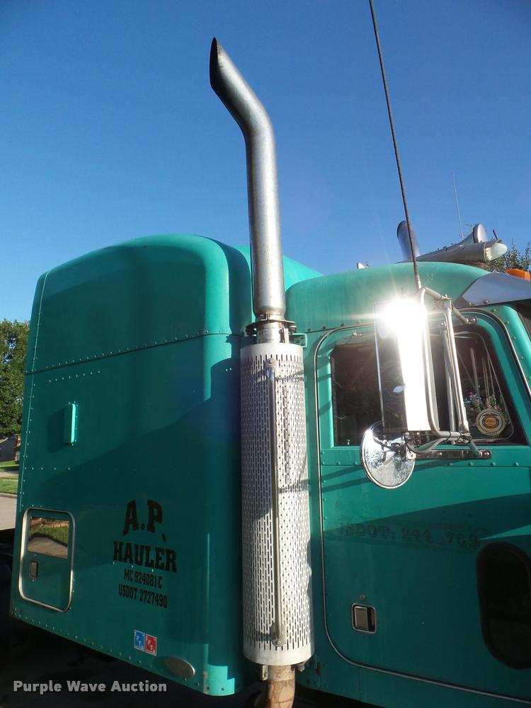 image for item DB3520 2004 Peterbilt 378 semi truck