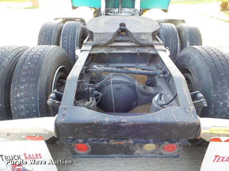 image for item DB3520 2004 Peterbilt 378 semi truck