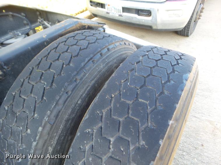 image for item DB3520 2004 Peterbilt 378 semi truck