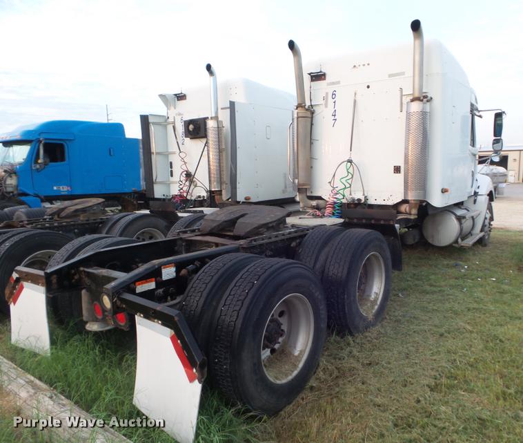 image for item DB3523 2004 Freightliner Columbia semi truck