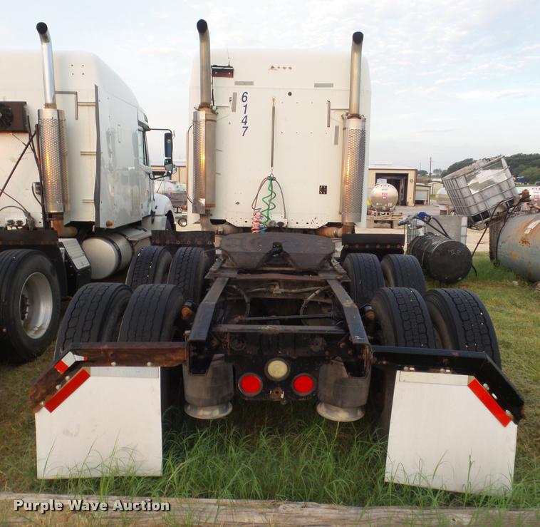 image for item DB3523 2004 Freightliner Columbia semi truck