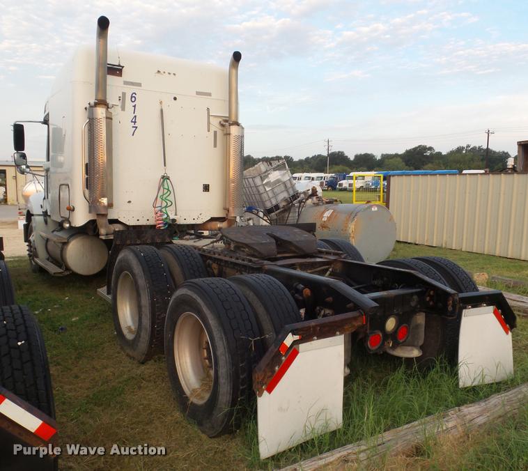 image for item DB3523 2004 Freightliner Columbia semi truck