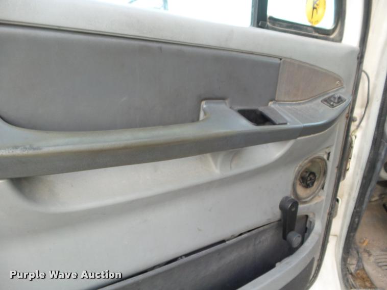 image for item DB3523 2004 Freightliner Columbia semi truck