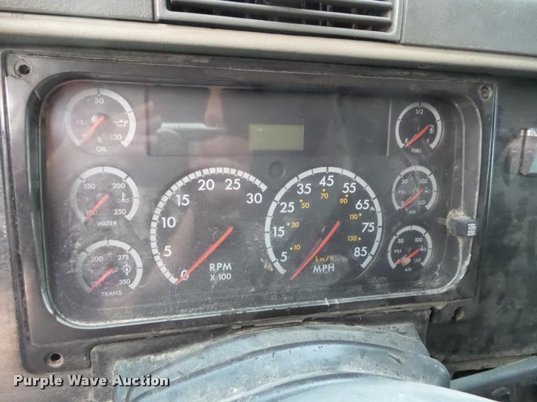 image for item DB3523 2004 Freightliner Columbia semi truck