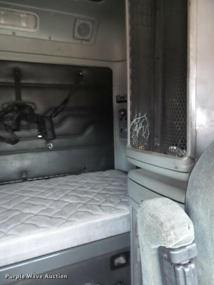 image for item DB3523 2004 Freightliner Columbia semi truck