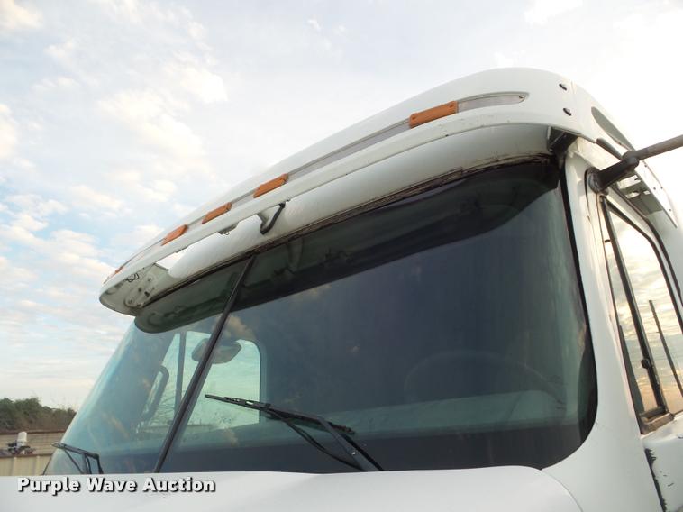 image for item DB3523 2004 Freightliner Columbia semi truck