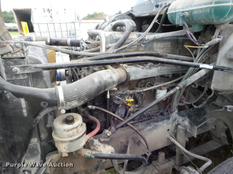 image for item DB3523 2004 Freightliner Columbia semi truck