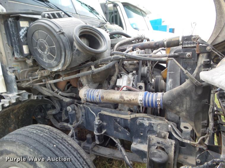 image for item DB3523 2004 Freightliner Columbia semi truck