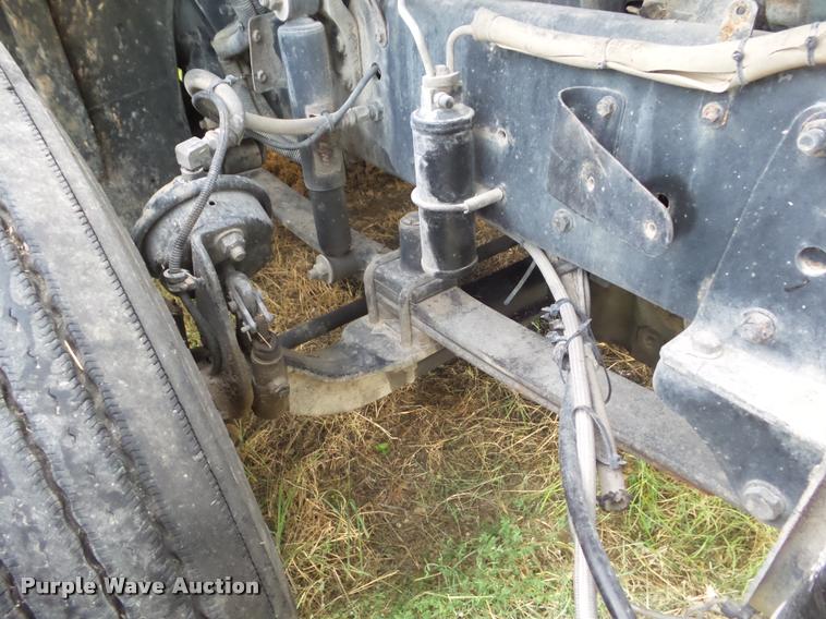 image for item DB3523 2004 Freightliner Columbia semi truck