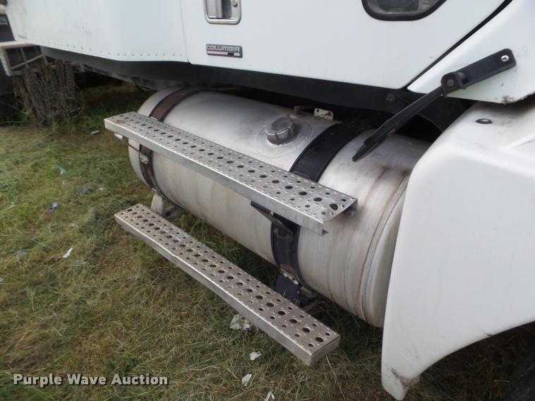 image for item DB3523 2004 Freightliner Columbia semi truck