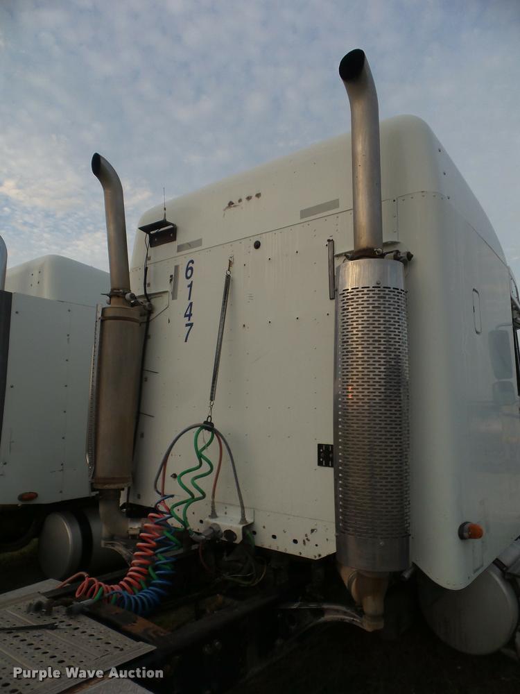 image for item DB3523 2004 Freightliner Columbia semi truck